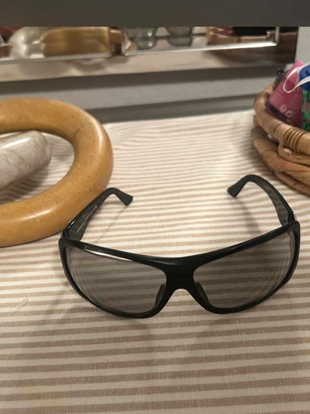 Chanel rhinestone sunglasses - Picture 4 of 7